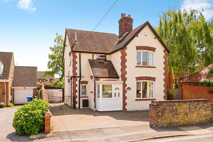 3 Bedroom Detached House For Sale In Victoria Road, Bicester, OX26