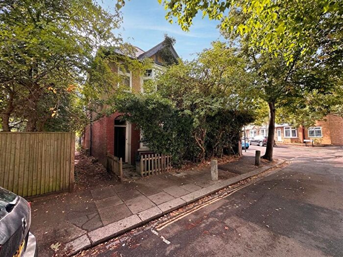 4 Bedroom Detached House For Sale In Elmtree Road, Teddington, TW11