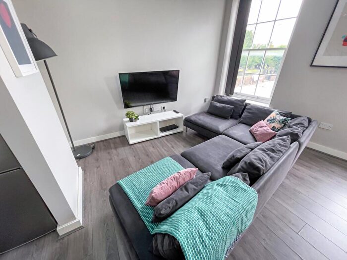 1 Bedroom House To Rent In Irvine Street, L7