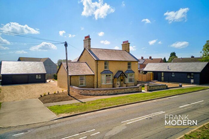 4 Bedroom Detached House For Sale In Ermine Street, Great Stukeley, PE28