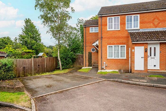 1 Bedroom Maisonette For Sale In Woodlea, Hammers Gate, St. Albans, Hertfordshire, AL2