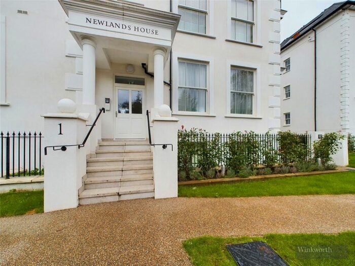 3 Bedroom Apartment To Rent In Oak Hill Road, Surbiton, KT6