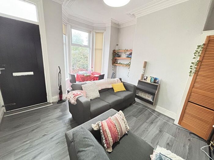 3 Bedroom Semi Detached House To Rent In Ashville Avenue, Leeds, LS6