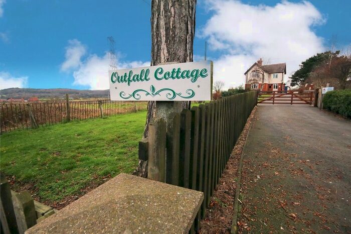 3 Bedroom Detached House To Rent In Coton Lane, Tamworth, Staffordshire B79