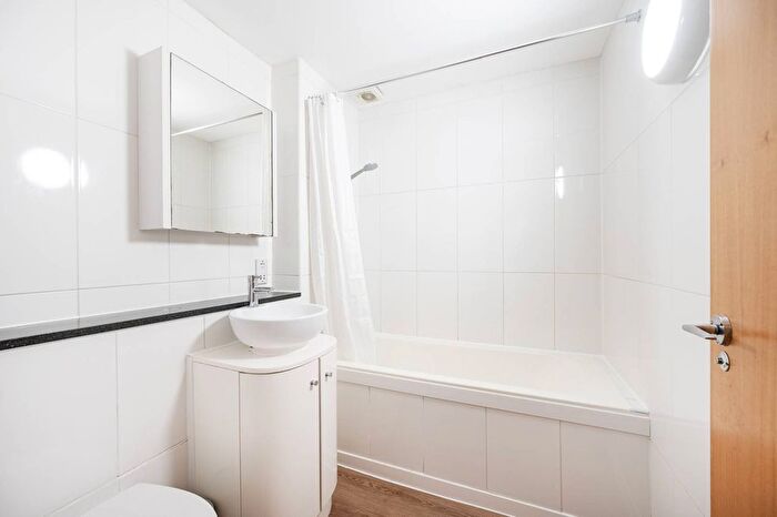 2 Bedroom Flat To Rent In Chicksand Street, Brick Lane, London, E1