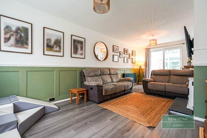 3 Bedroom Semi-Detached House For Sale In Walton Way, Denton, Manchester, M34
