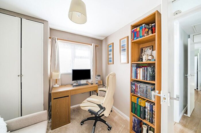 2 Bedroom Flat For Sale In Dyneley Green, Townhill Park, Southampton, Hampshire, SO18
