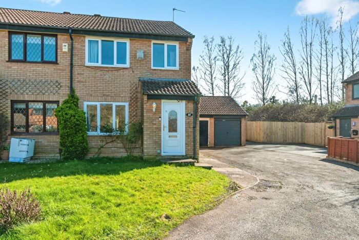 4 Bedroom Semi Detached House For Sale In Slimbridge Close, Yate, Bristol, BS37