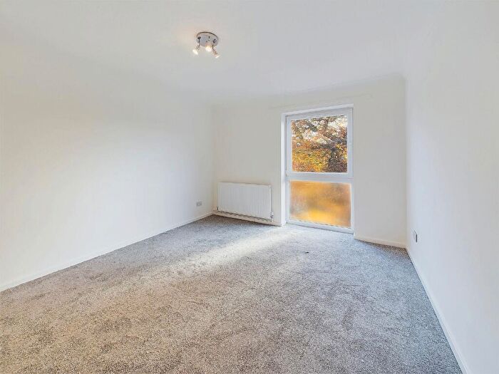 2 Bedroom Flat To Rent In Jubilee Way, Sidcup, Kent, DA14