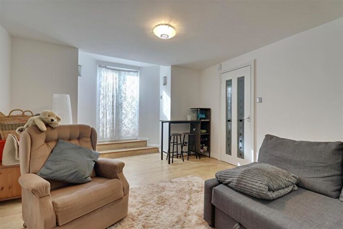 2 Bedroom Flat For Sale In Campbell Road, Southsea, PO5