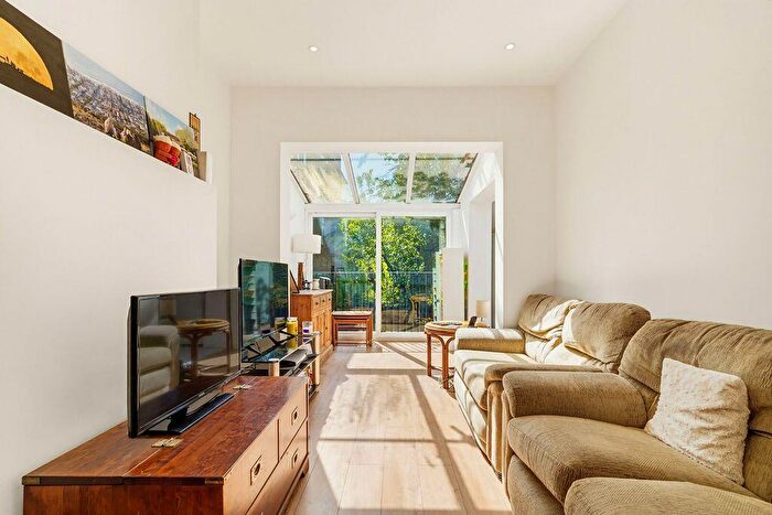 2 Bedroom Flat For Sale In St Peters Street, South Croydon, CR2