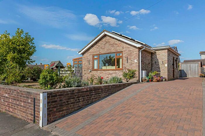 3 Bedroom Bungalow For Sale In Westfield Road, Benson, OX10