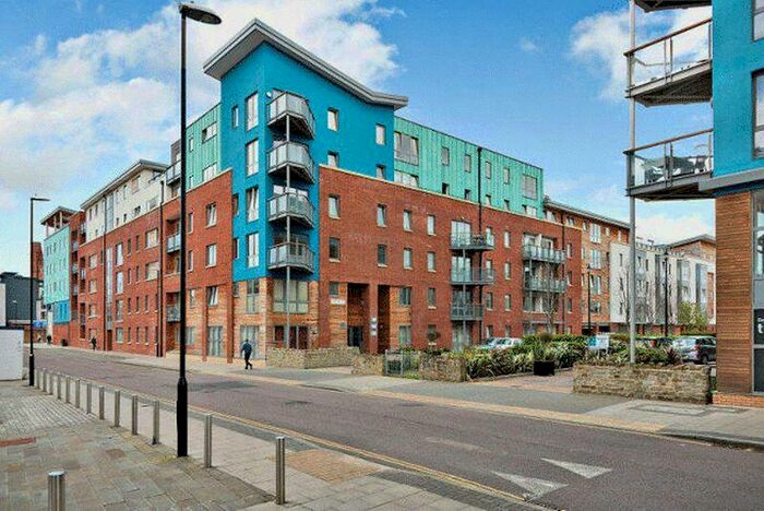 3 Bedroom Flat To Rent In Sweetman Place, Bristol, BS2