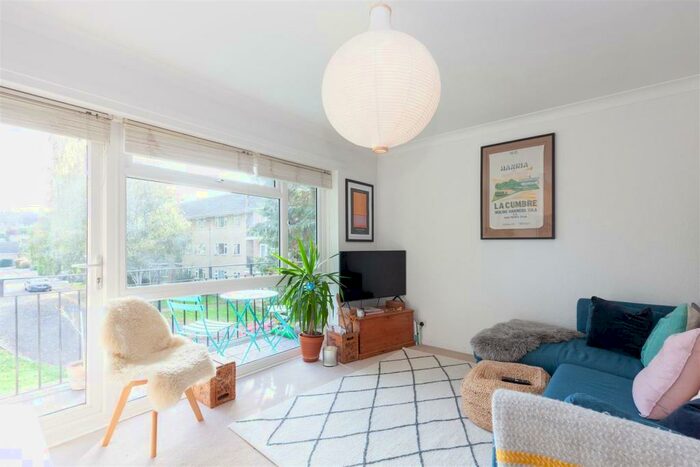 2 Bedroom Apartment To Rent In Glyme Close, Woodstock, OX20