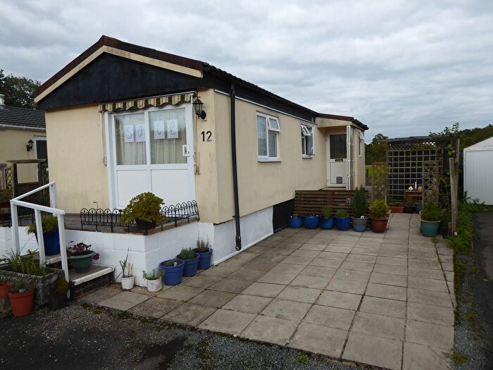 2 Bedroom Mobile/park Home For Sale In Compasses Mobile Home Park, Alfold, Cranleigh, Surrey, GU6