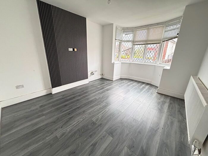 3 Bedroom Detached House To Rent In Ribbesford Avenue, Oxley, Wolverhampton, WV10