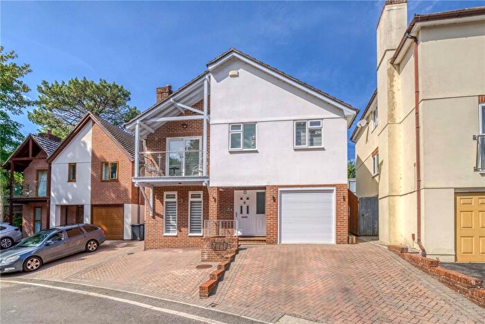 4 Bedroom Detached House For Sale In Cooke Road, Poole, BH12