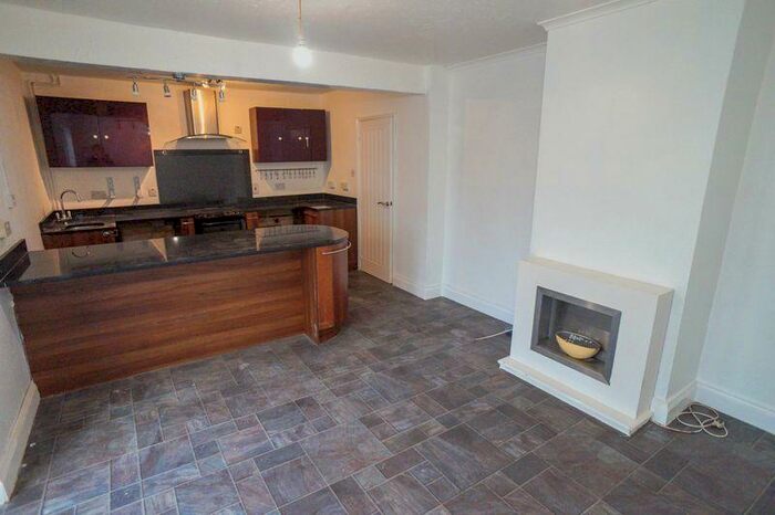 4 Bedroom Semi-Detached House To Rent In North Avenue, Canvey Island, SS8