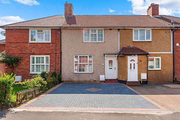 2 Bedroom Detached House To Rent In Malling Gardens, Morden, Surrey, SM4