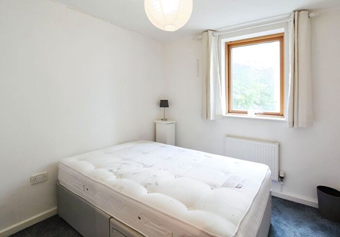 2 Bedroom Flat To Rent In Bowman Lane, Hunslet, Leeds, West Yorkshire, LS10