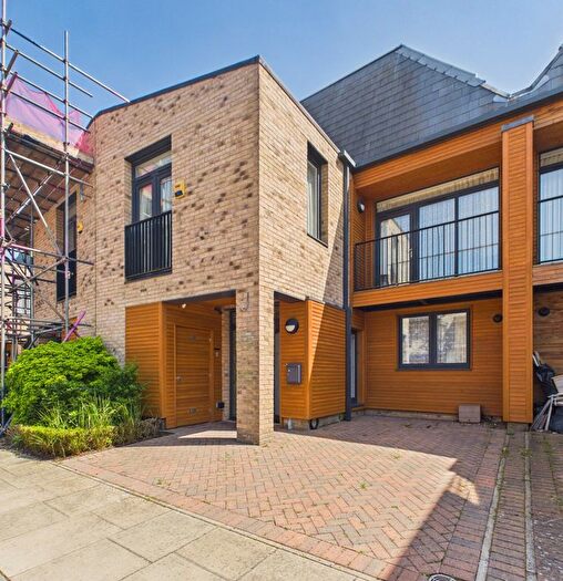 3 Bedroom Terraced House For Sale In Minerva Way, Barnet, EN5