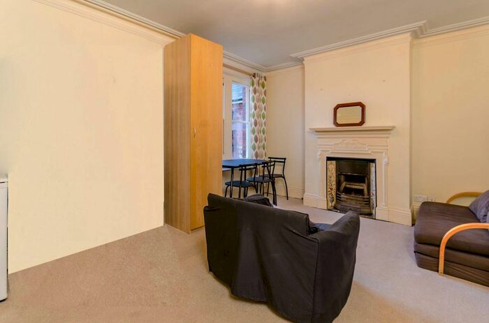 2 Bedroom Flat To Rent In York Road, Guildford, GU1