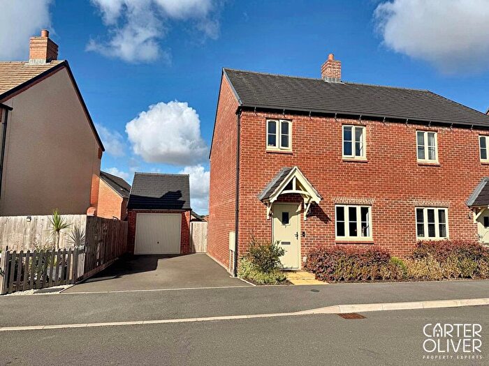 3 Bedroom Semi-Detached House For Sale In Valley Close, Lutterworth, LE17