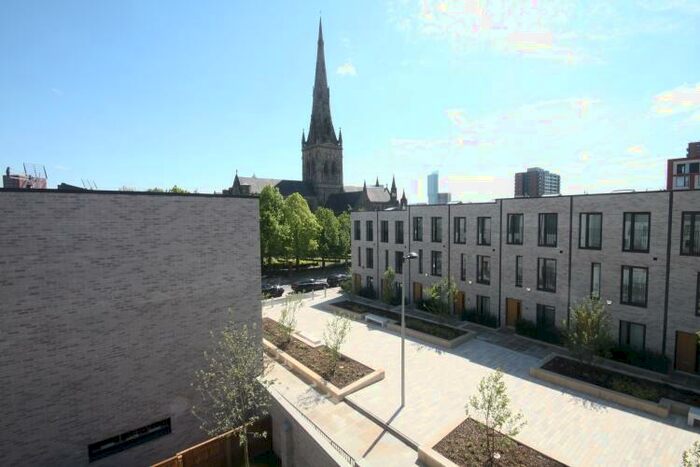 3 Bedroom Town House To Rent In St Philips Square Salford Greater Manchester, M3