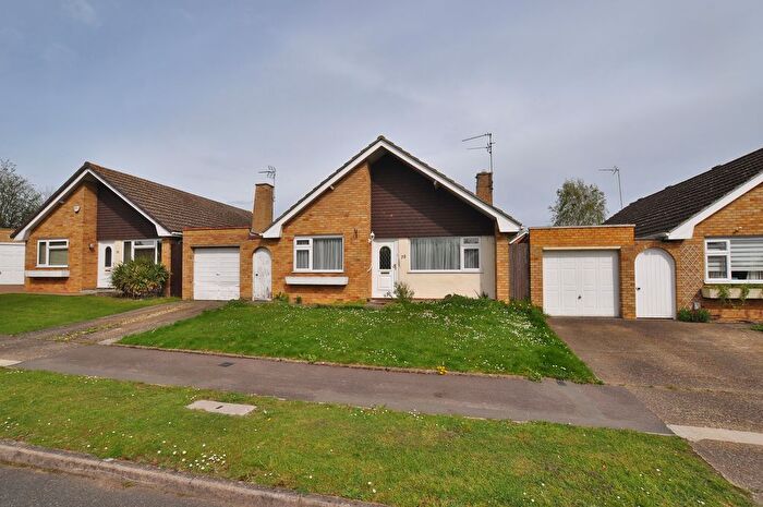 2 Bedroom Bungalow To Rent In Roundwood Close, Hitchin, SG4