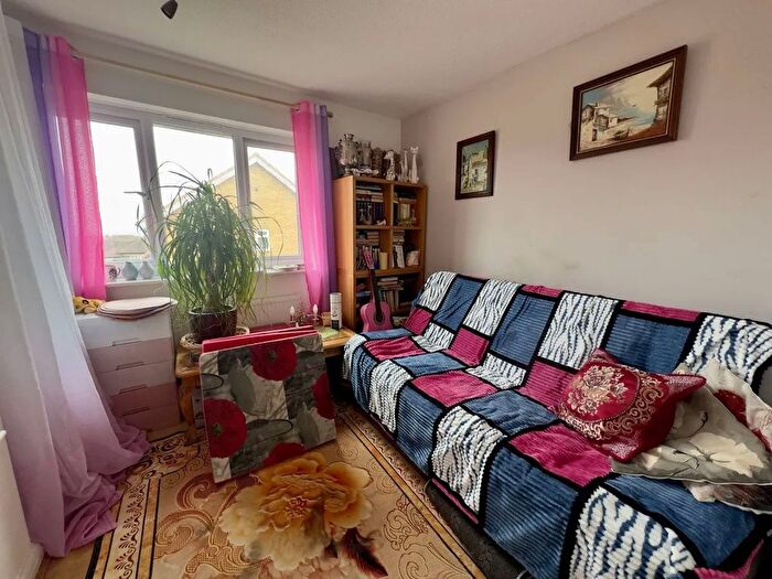 2 Bedroom Semi-Detached House For Sale In Richmond Drive, Gravesend, DA12