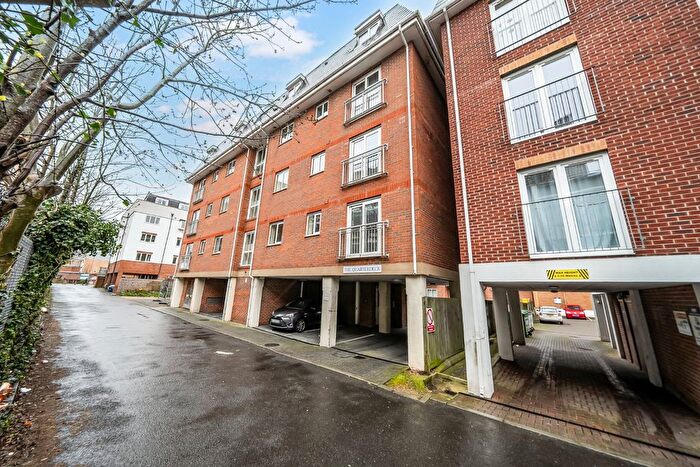 2 Bedroom Flat For Sale In Vectis Way, Cosham, Portsmouth, Hampshire, PO6