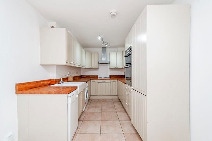 2 Bedroom Flat To Rent In Walham Green Court, London, SW6