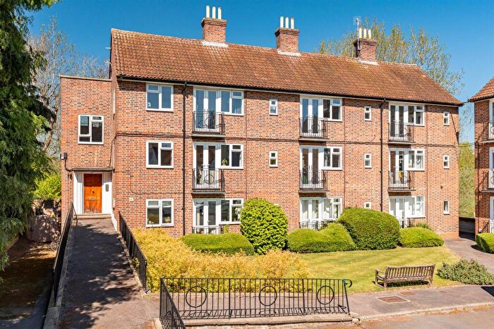 2 Bedroom Flat For Sale In Westall Close, Hertford, SG13