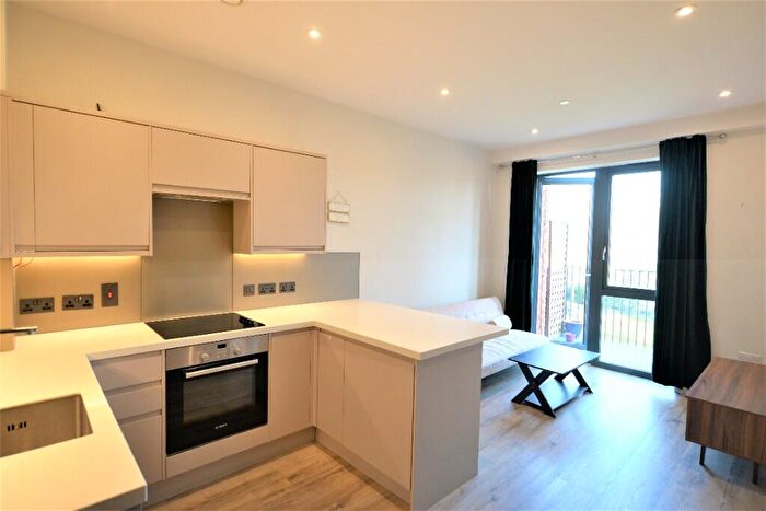 1 Bedroom Flat To Rent In Nixey Close, Slough, Berkshire, SL1