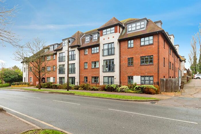 1 Bedroom Apartment For Sale In Birds Hill, Letchworth Garden City, SG6