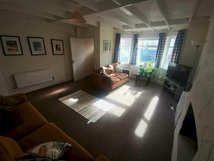 4 Bedroom House To Rent In Llanishen Street, CF14