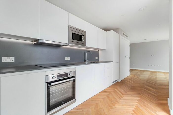 1 Bedroom Flat To Rent In Clapham Common North Side, London, SW4