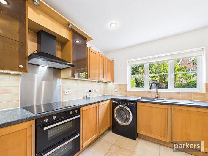 5 Bedroom End Of Terrace House To Rent In Cintra Close, Reading, RG2