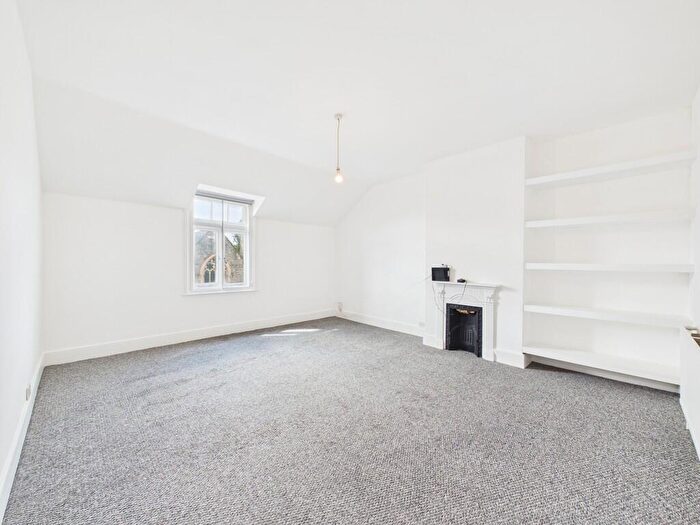 3 Bedroom Apartment To Rent In Brighton Road, Worthing, BN11