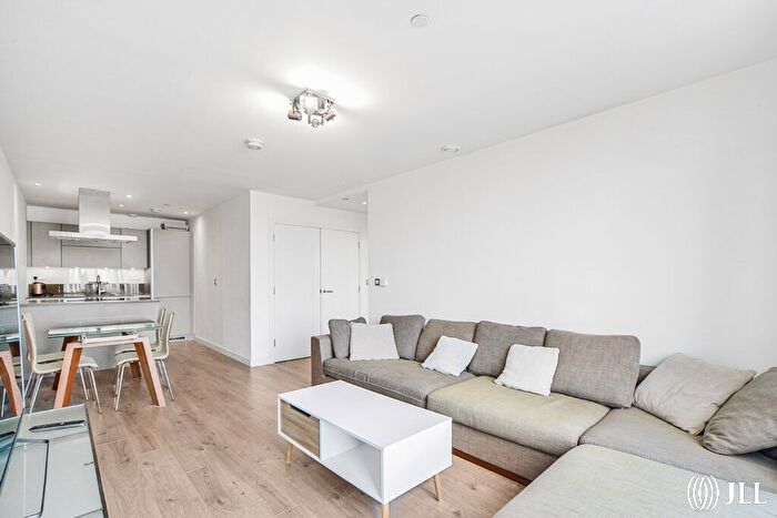 1 Bedroom Flat To Rent In Stratosphere Tower, London, E15