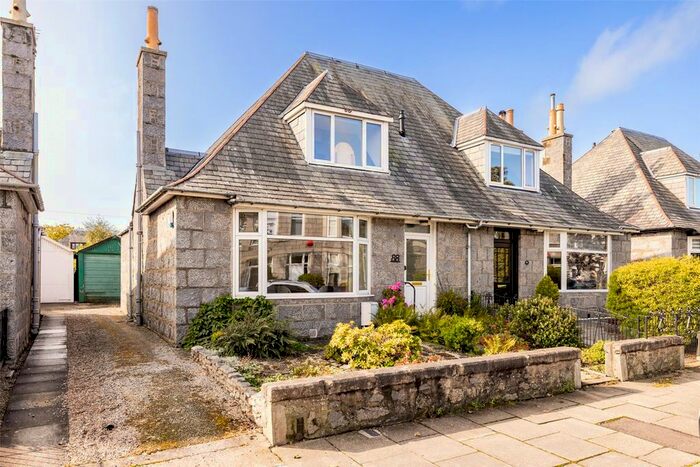 3 Bedroom Semi-Detached House To Rent In Duthie Terrace, Aberdeen, AB10