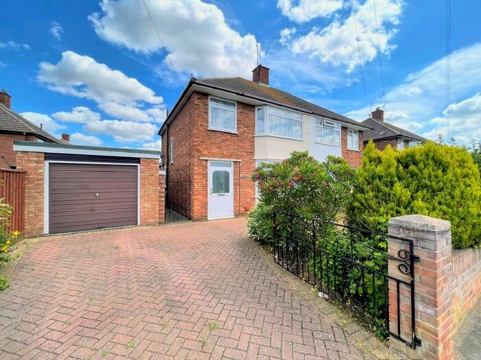 3 Bedroom Semi-Detached House To Rent In Clapgate Lane, Ipswich, IP3