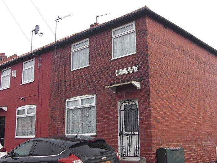3 Bedroom Semi-Detached House To Rent In Hall Place, Leeds, LS9