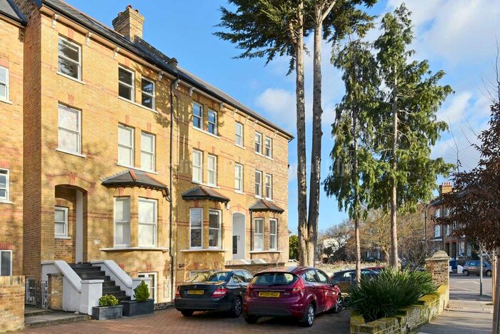 2 Bedroom Flat For Sale In Grange Park, Ealing, W5
