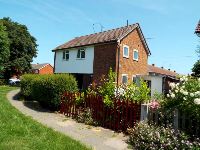 2 Bedroom Flat To Rent In Barstable East, Basildon, SS14