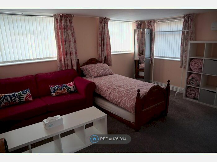 Studio To Rent In Glebe Road, Carlton, Nottingham NG4