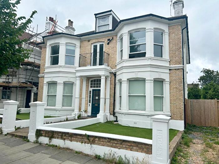 2 Bedroom Apartment To Rent In Hove Park Villas, Hove, BN3