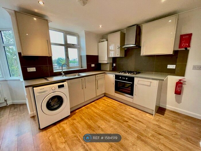 3 Bedroom Flat To Rent In Balfour Road, Acton, W3