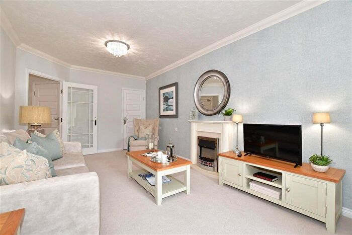 2 Bedroom Flat For Sale In Garland Road, East Grinstead, West Sussex, RH19