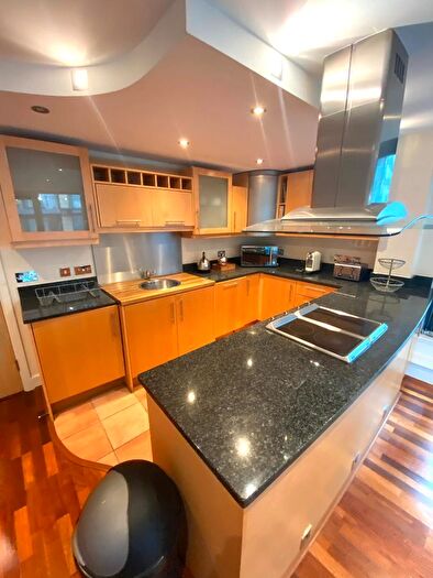 2 Bedroom Flat To Rent In Millharbour, South Quays, Crossharbour, Canary Wharf, London, E14